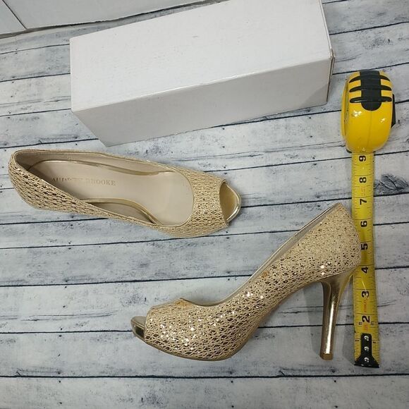 Audrey Brooke Women's Gold Pumps Shoes Heels - Open Toe - Size 8.5M - Picture 9 of 11